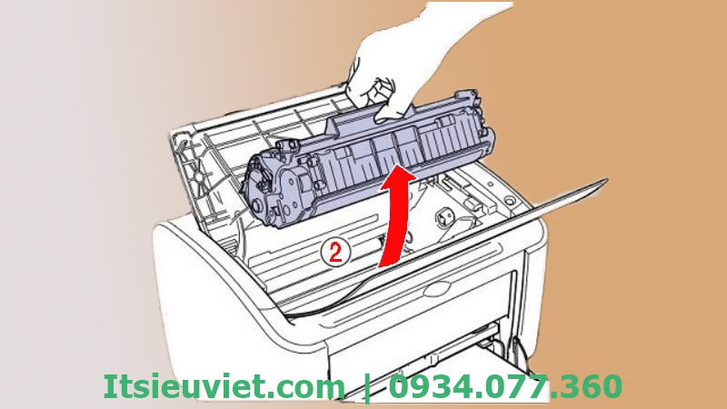 Tháo hộp mực để quá trình gỡ giấy thuận tiện hơn khi gặp tình trạng máy in bị kẹt giấy Tháo hộp mực để quá trình gỡ giấy thuận tiện hơn khi gặp tình trạng máy in bị kẹt giấy